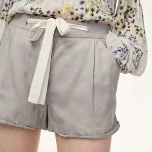 Wilfred| Aritzia| Light Gray Linen ‘Allegra’ Shorts Sz 6